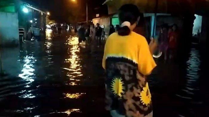 Kondisi banjir di Jalan Kurinci , Kota Pekalongan, Jawa Tengah.
