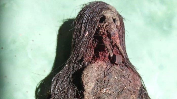 Penemuan jenglot di Makam Mbah Akasah, Desa Burikan, Kecamatan Kota, Kabupaten Kudus menghebohkan warga.
