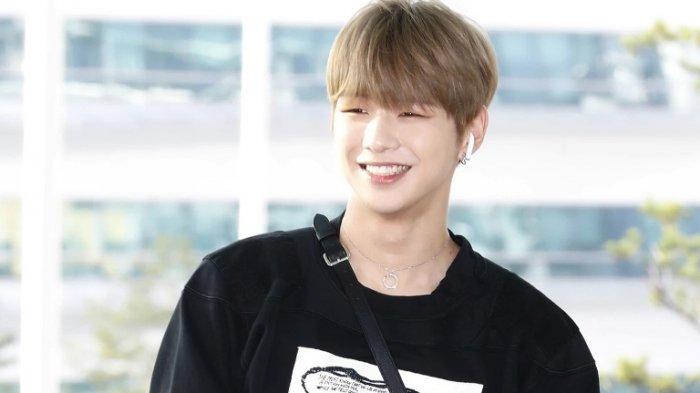Kang Daniel muncul di Bandara dan akan berangkat ke Singapura untuk fan meeting.