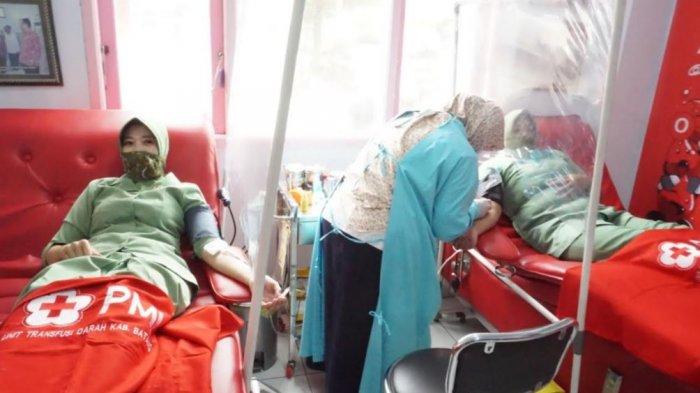 Persatuan Istri Tentara Kartika Chandra Kirana (Persit KCK) Kodim 0736/Batang menggelar kegiatan sosial donor darah di Unit Donor Darah PMI Kabupaten Batang, Selasa (23/3/2021).