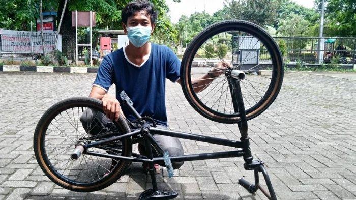 Pesepeda BMX freestyle, Rendika Bayu Nugraha (23)?