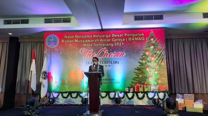 Ketua BAMAG Kota Semarang, Pdt Bambang Mulyono memberikan sambutan pada perayaan Natal dengan tema The Choosen yakni Yang Terpilih, di Hotel Horison, Jumat (3/12/2021).