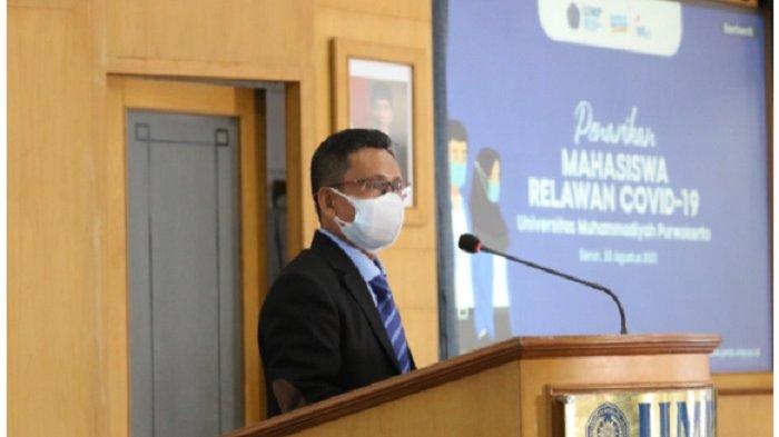 Mahasiswa KKN Universitas Muhammadiyah Purwokerto (UMP), Banyumas Jawa Tengah berhasil menerima sebuah penghargaan Relawan Covid-19 dari Bupati Banyumas.