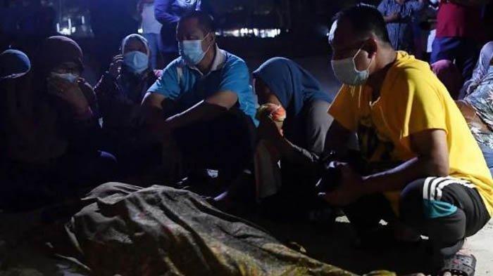 Melansir dari Harian Metro, Sabtu (27/2/2021) Fitrah Dhia Zulaikha Zaidi merupakan korban yang selamat ketika terjadi insiden di Pantai Sungai Ular, Kuantan.