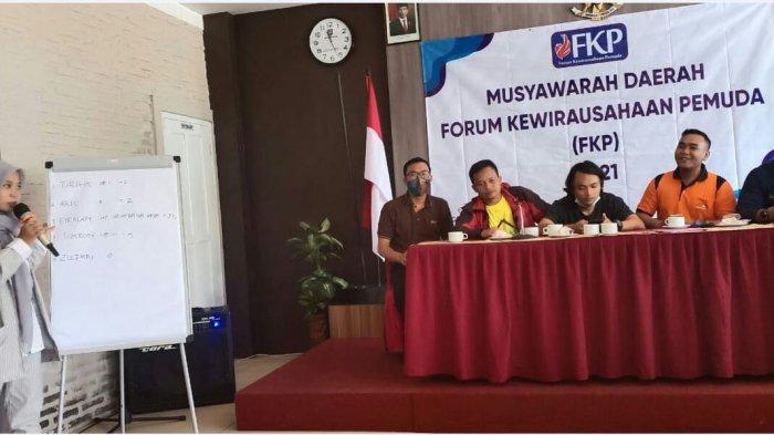 Musyawarah Daerah Forum Kewirausahaan Pemuda (FKP) Kabupaten Tegal, di Ball Room Grand Dian Hotel Guci pada Minggu (17/1/2021).