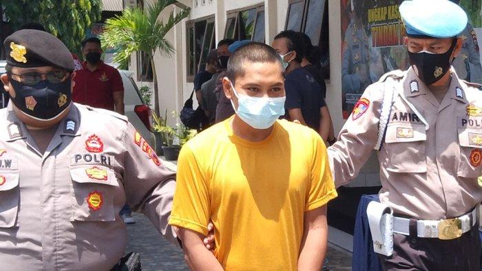 Pelaku penganiayaan asal Kebumen Nur Hadifin (28) dihadirkan pada konfrensi pers di Polsek Pedurungan.