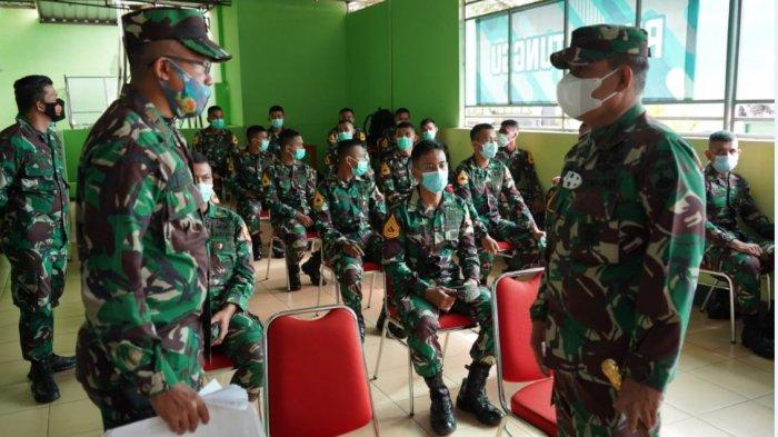 Para prajurit Wijayakusuma saat disuntik vaksin serentak, pada Senin (22/3/2021) di Rumah Sakit Wijayakusuma, Purwokerto.