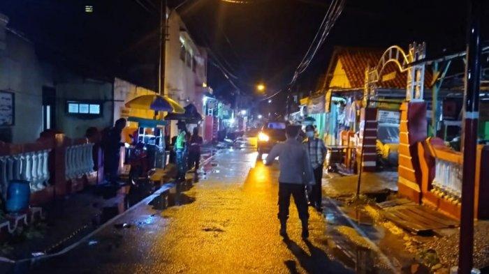 Petugas gabungan patroli masif sebagai langkah Pemberlakuan Pembatasan Kegiatan Masyarakat (PPKM) dan Operasi Aman Nusa II di wilayah Kecamatan Tugu, Selasa (12/1/2021) malam.