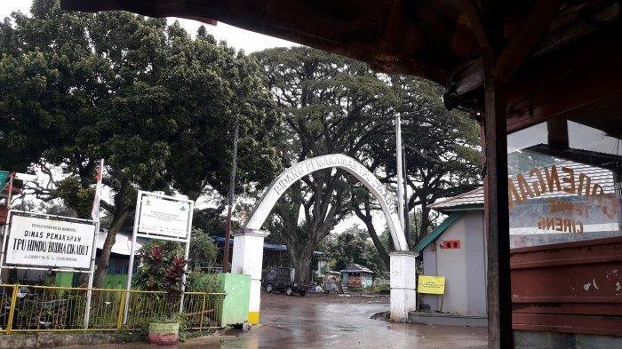 Pintu gerbang Tempat Permakaman Umum atau TPU Cikadut, Kota Bandung, Jawa Barat.