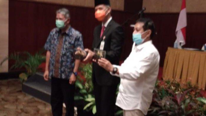 Penerapan protokol kesehatan (prokes) pada pelaksanaan Uji Kompetensi Wartawan (UKW) yang diadakan di Hotel Novotel Semarang, Jumat-Sabtu (26-27/2/2021).