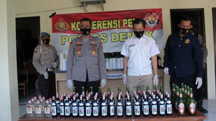 Sebanyak 90 botol miras berbagai jenis diamankan Polsek Mranggen, Kabupaten Demak.