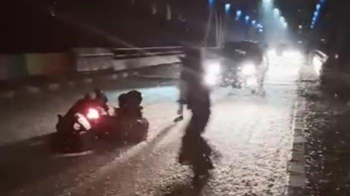 Serangga di jembatan Pelangi akibatkan kecelakaan pengendara, Rabu (24/3/2021) (ist)