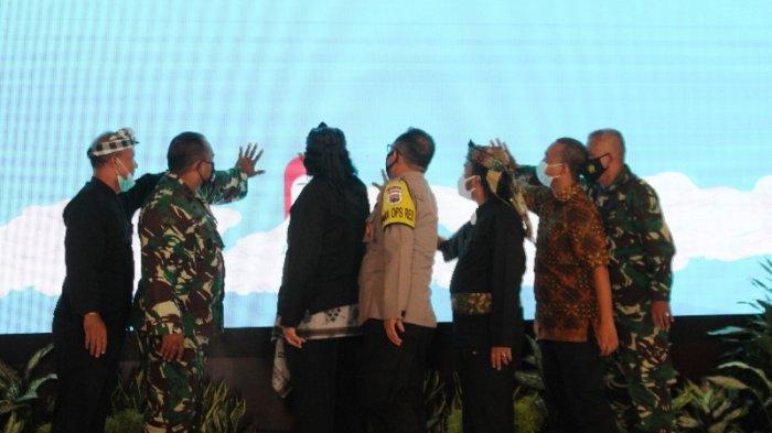 Wali Kota Tegal Dedy Yon Supriyono bersama Forkopimda Tegal meluncurkan portal media online Tribun-pantura.com di Pendopo Ki Gede Sebayu Balai Kota Tegal, Kamis (14/1/2021). ()