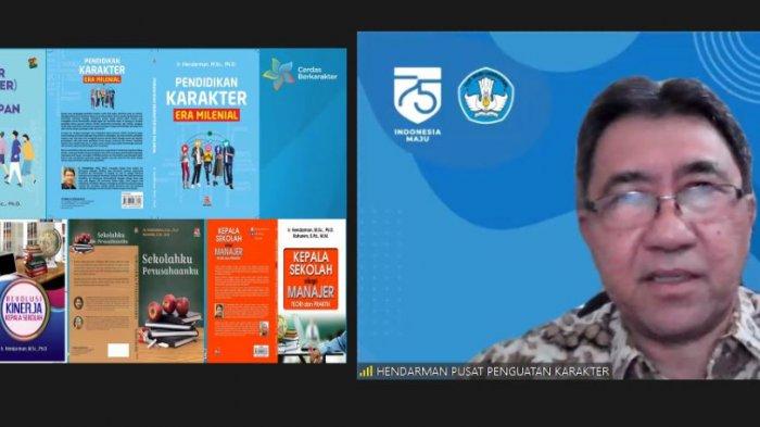 Kepala Pusat Penguatan Karakter Kemdikbud Ir Hendarwan Memaparkan materi pada kegiatan webinar Nasional karakter Pemuda