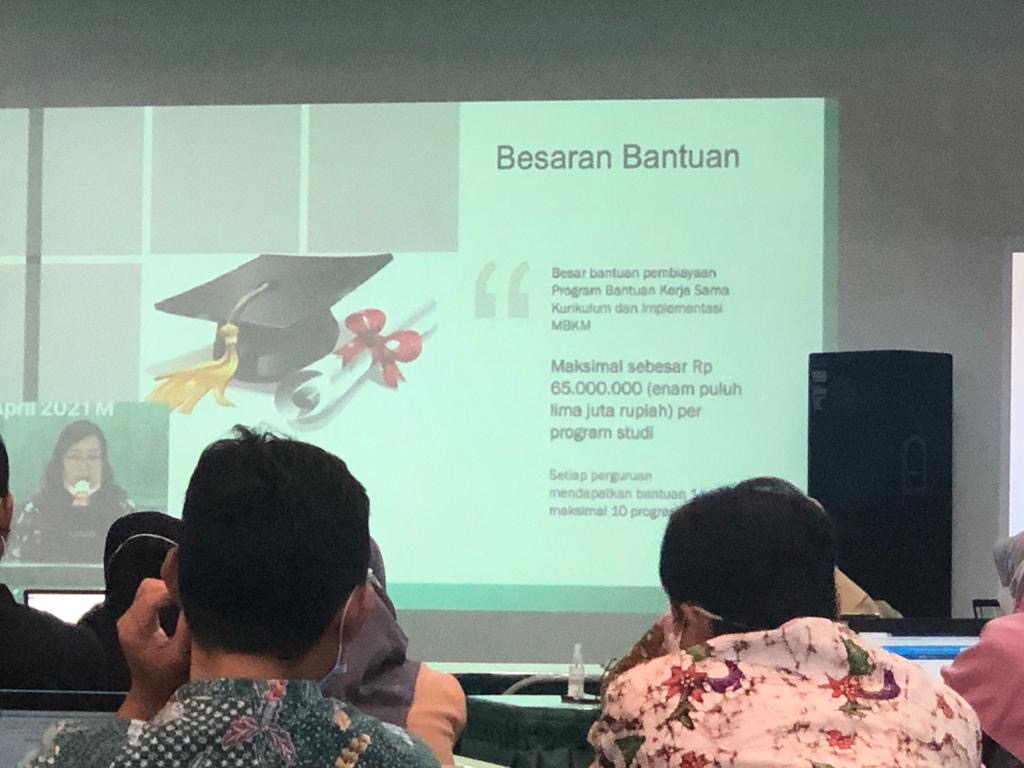 Bimbingan teknis (Bimtek) program bantuan kerja sama kurikulum dan implementasi merdeka belajar kampus merdeka Tahun 2021 yang dilaksanakan di Unissula (22/4).