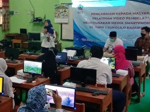 Suasana kelas yang di hadir oleh guru SMPN 1 Sukolilo Pati dalam kegiatan pelatihan pembuatan video pembelajaran