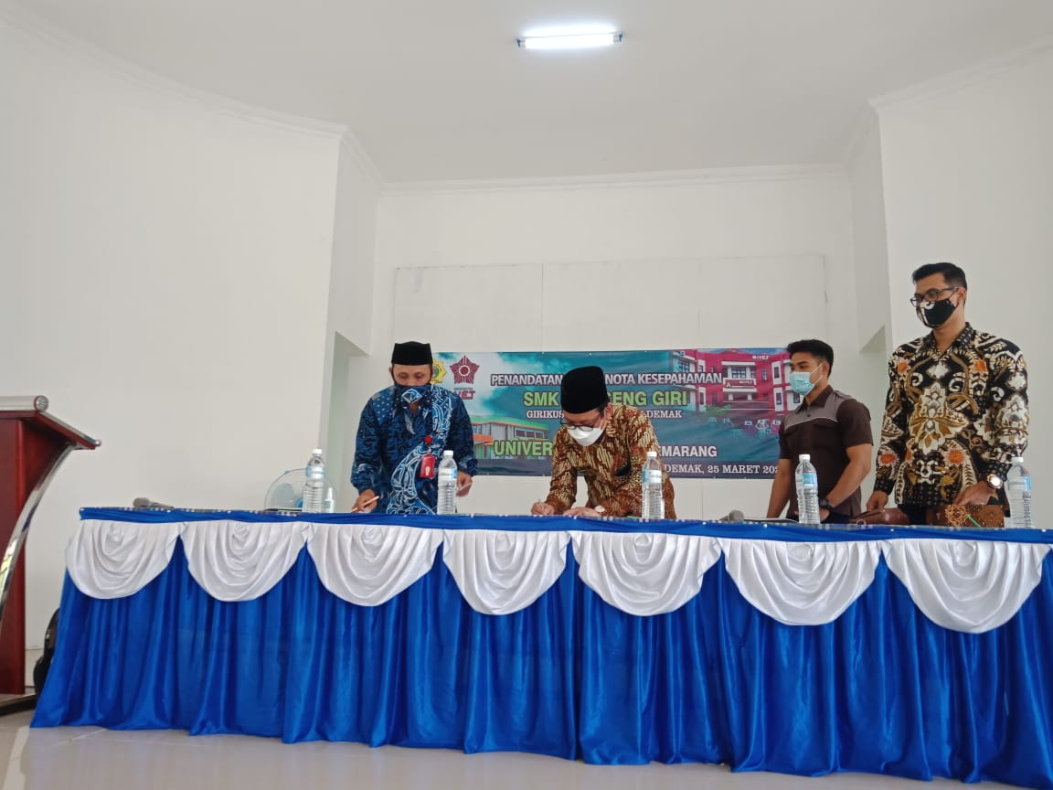 Penandatanganan naskah MOU antara Universitas Ivet dengan SMK Ky Ageng Giri Meranggen