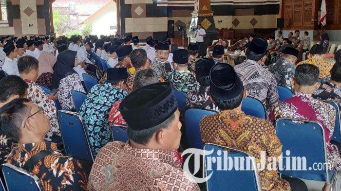 Pengarahan kepada cakades dari jajaran Forkopimda Tuban di Pendopo Kridho Manunggal Tuban, Jumat (14/10/2022).