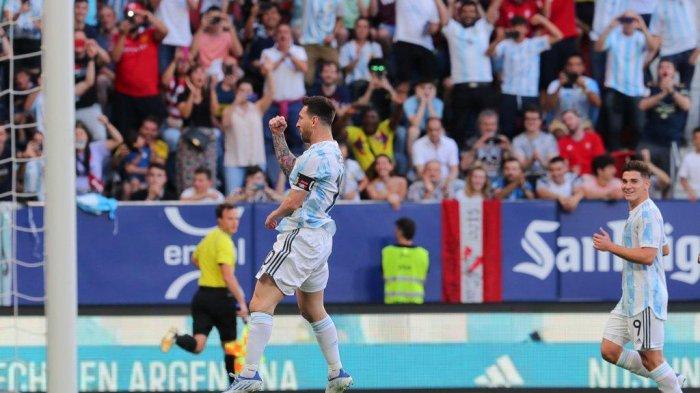 Selebrasi bomber andalan timnas Argentina Lionel Messi usai menjebol gawang Estonia dalam laga uji coba.