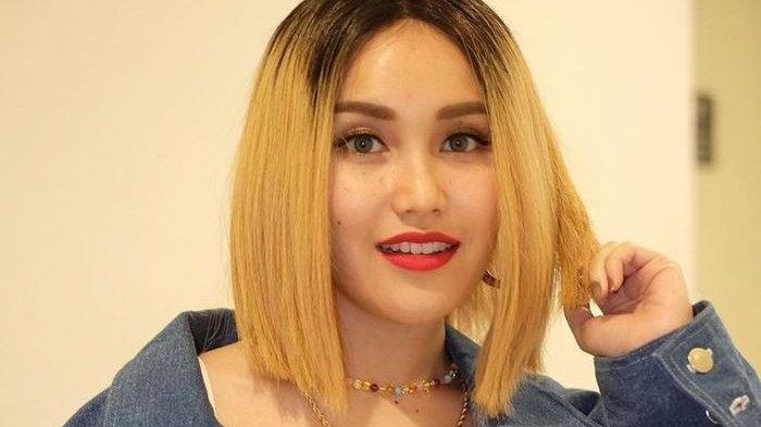 Terekspos tampang asli Ayu Ting Ting tanpa make up.