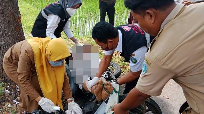 Terjadi kecelakaan di Ponorogo, tepatnya di jalan umum Desa Mojorejo, Kecamatan Jetis, Selasa (26/4/2022). Akibat kecelakaan tersebut, pengendara sepeda motor Honda Revo warna hitam nopol AE 4217 SI, Slamet (55) meninggal dunia di lokasi.