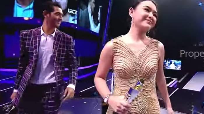 Arya Saloka dan Amanda Manopo berhasil memenangkan Indonesian Drama Series Awards untuk kategori Pasangan Terfavorit Drama Series.