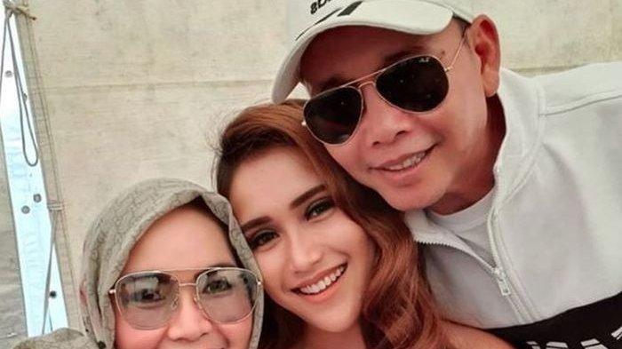 Ayu Ting Ting dan orang tuanya sudah incar si haters sejak lama, dan siapkan rencana.