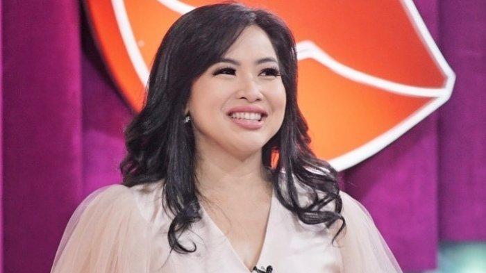 Feni Rose secara mengejutkan memberikan pengakuan terkait status pernikahannya dengan Enkito Herman Nugroho sang suami.