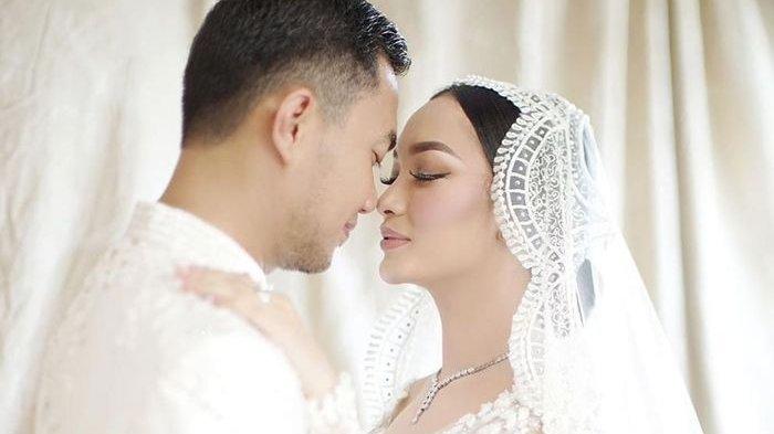 Foto kemesraan Zaskia Gotik dan Sirajuddin Mahmud.