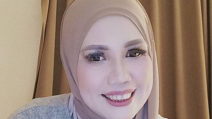 Foto selfie Elly Sugigi.
