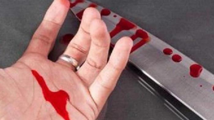 Ilustrasi istri ditikam pakai pisau oleh suami disaksikan anak-anak sendiri
