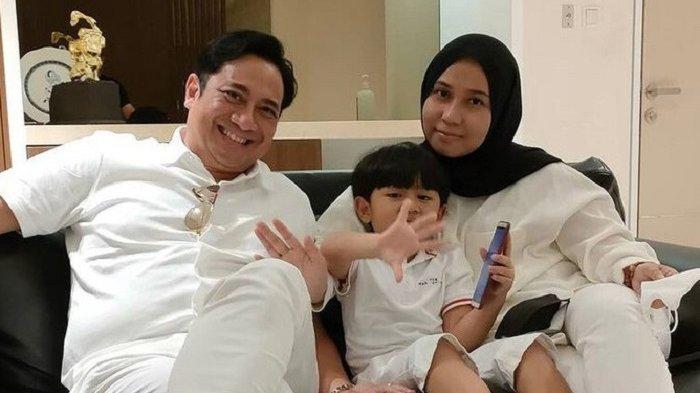 Istri Ivan Fadilla pernah menjabat sebagai anggota dewan. Usia mereka juga terpaut cukup jauh, yakni 15 tahun.