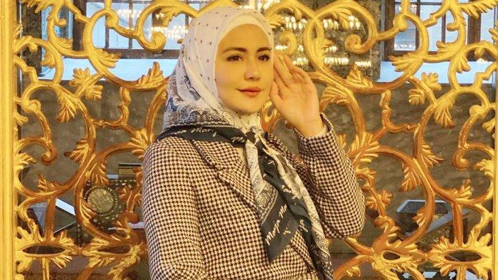 Juliana Moechtar istri mendiang Herman gitaris Seveenten membawa kabar bahagia.