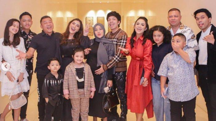 Keluarga Anang dan Ashanty bersama Krisdayanti dan Raul Lemos