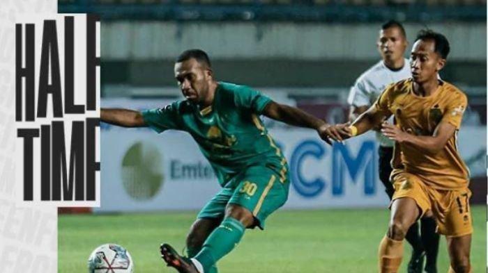 Michael Rumere saat tampil di laga Bhayangkara FC vs Persebaya Surabaya.
