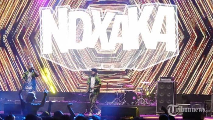 Grup musik NDX A.K.A yang mempopulerkan lagu Kelingan Mantan.