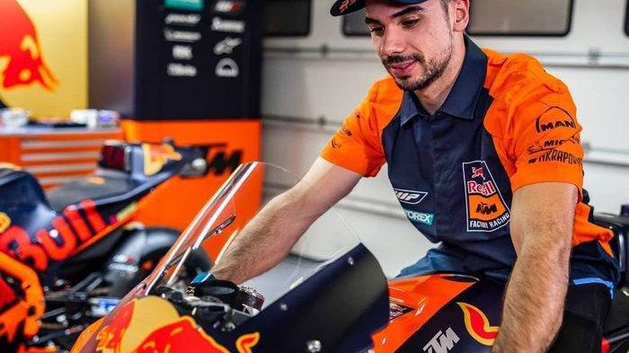 Miguel Oliveira yang kembali mengenakan seragam orange hitam khas pabrikan KTM