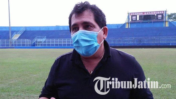 Pelatih Arema FC, Carlos Oliveira, Jumat (18/9/2020).