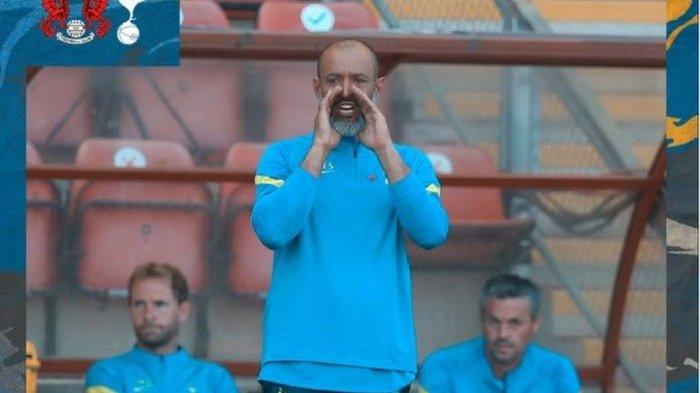 Pelatih Tottenham Hotspur, Nuno Espirito Santo, melakoni debut melawan Leyton Orient, Sabtu (17/7/2021) waktu setempat.