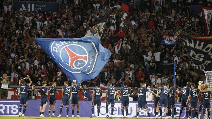 Pemain PSG merayakan kemenangan 4-2 atas Strasbourg dalam laga pekan ke-2 Liga Prancis, Sabtu (14/8/2021) di Parc des Princes, Paris.