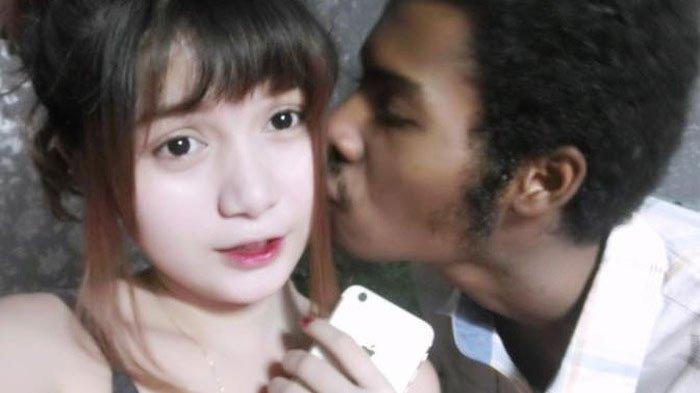 Pen Visa dan Lucy Luv Ella