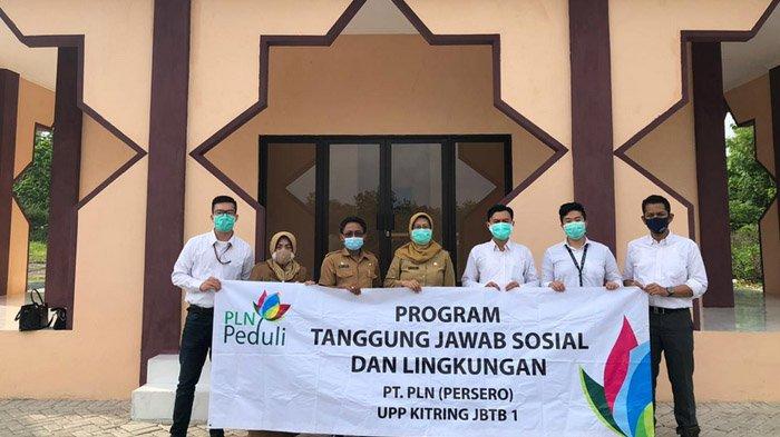 PLN beri bantuan masjid di Sentra IKM Bangkalan dalam program CSR, 2020.