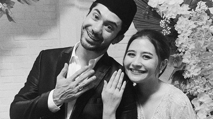 Prilly Latuconsina dan Reza Rahadian tunangan?