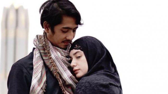 Putri Anne dan Arya Saloka saat melakukan umrah saat sudah jadi pasangan suami istri
