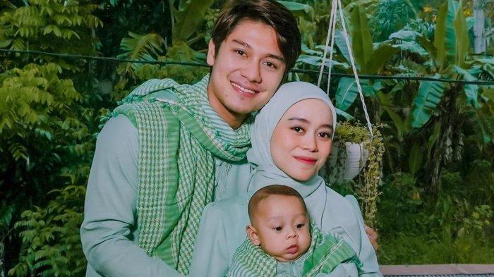 Rizky Billar dan Lesti Andryani (Lesty Kejora) saat ini tengah menikmati momen menjadi orangtua untuk sang buah hati, Muhammad Leslar Al-Fatih Billar yang kini berusia 8 bulan.