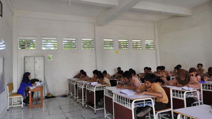 Suanasana pembelajaran di sekolah sebelum pandemi Covid-19.
