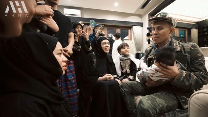 Momen Gen Halilintar, Lenggogeni Faruk dan Anofial Asmid bertemu dengan Ameena Hanna Nur Atta untuk pertama kalinya.