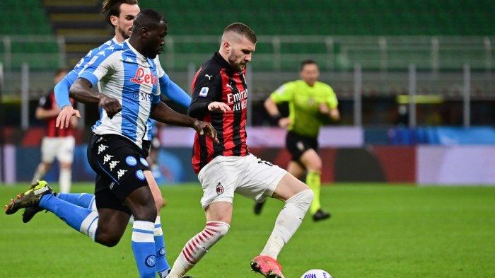 Ante Rebic dan Kalidou Koulibaly di Liga Italia Serie A AC Milan vs Napoli pada 14 Maret 2021 di stadion San Siro di Milan.