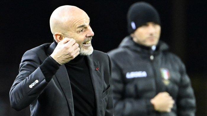 Pelatih AC Milan Stefano Pioli
