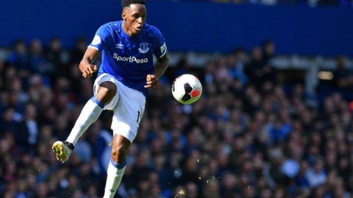 Bek tengah Everton Yerry Mina dikaitkan dengan Inter Milan